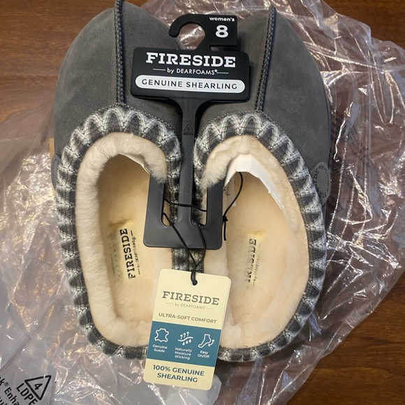Women's Fireside by Dearfoams Greta Genuine Shearling Clog With Taping
Size-8 - Picture 3 of 7